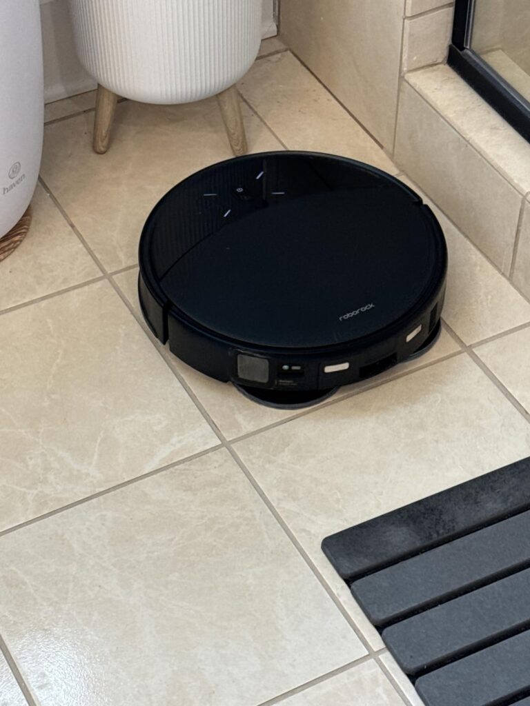 Roborock Saros 10 vs 10r: Find out how these advanced robot vacuums compare in suction power, smart features, and reliability.
