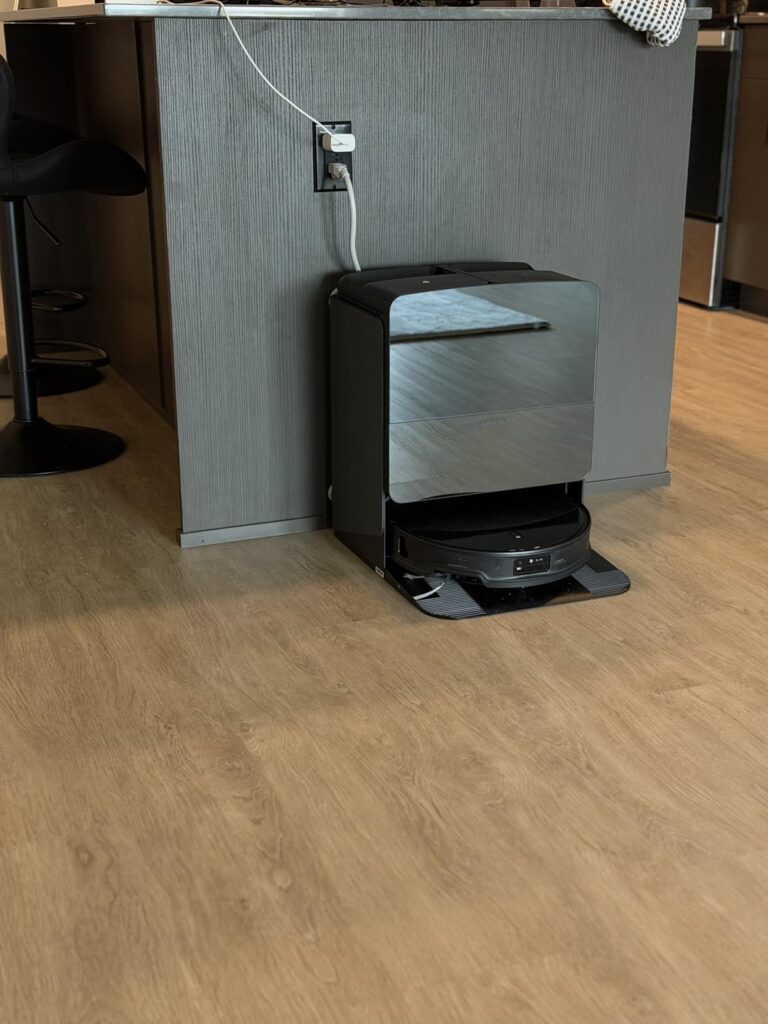 Roborock Saros 10 vs 10r: Compare suction strength, navigation tech, mopping features, and smart controls in this complete guide.